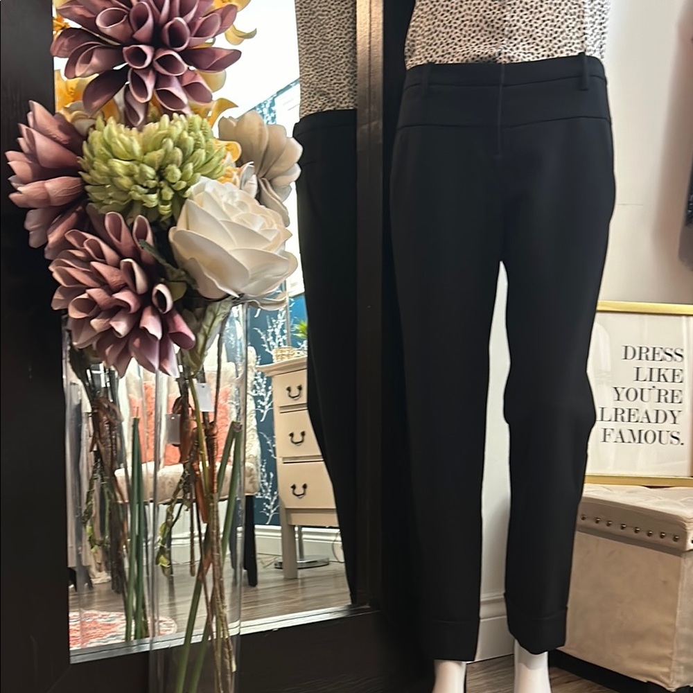 Halston Heritage Black Cropped Ankle Pants
NWT
IN size 8